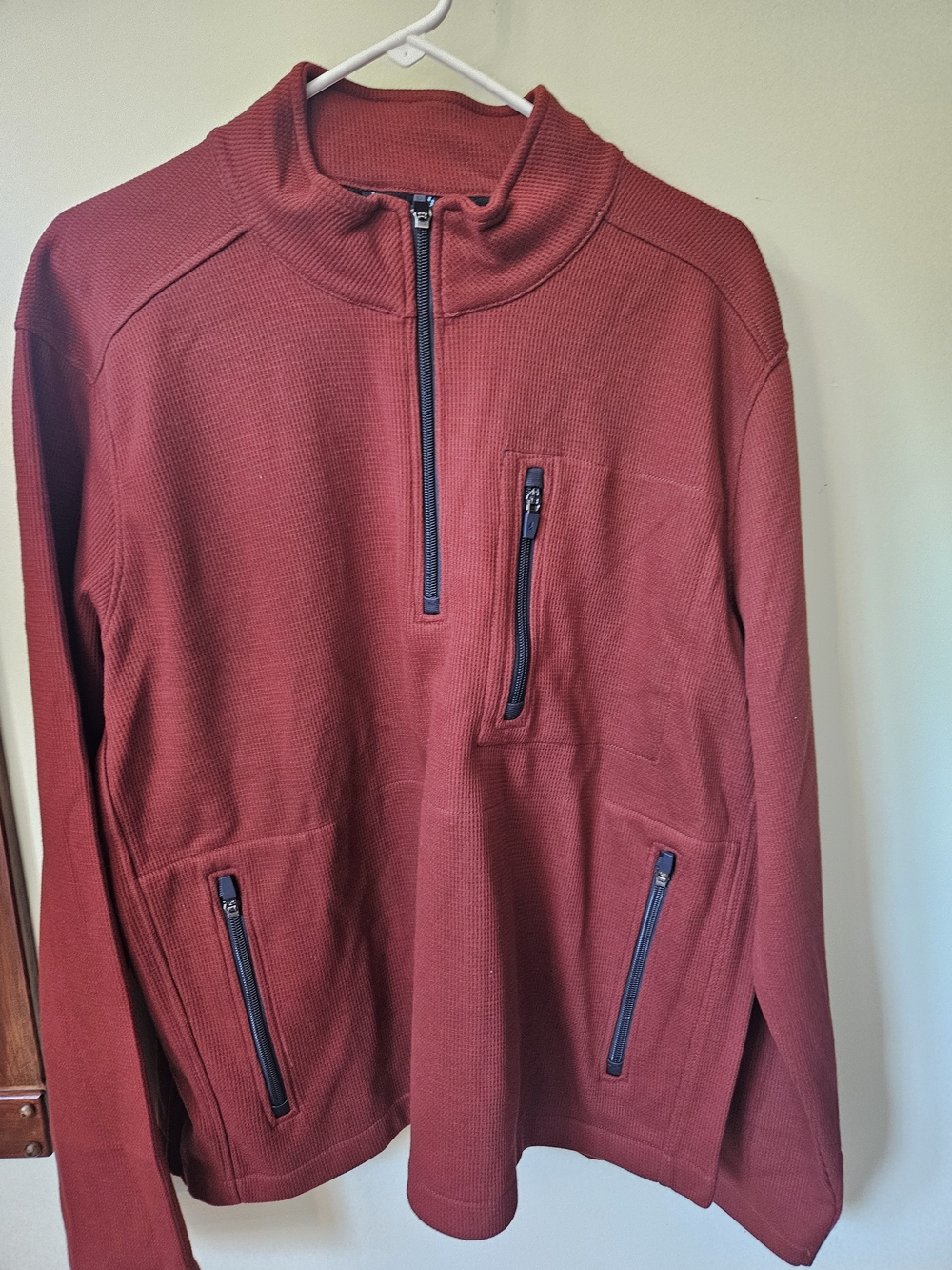 Tailor Vintage Men's Zip-Up Pullover in Deep Red